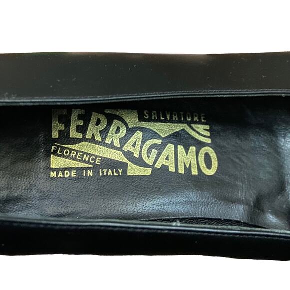 Salvatore Ferragamo 8 1/2 B Gancio Leather Pumps - Picture 3 of 8